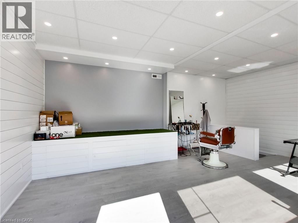 229 PARKDALE AVENUE NORTH Image 4