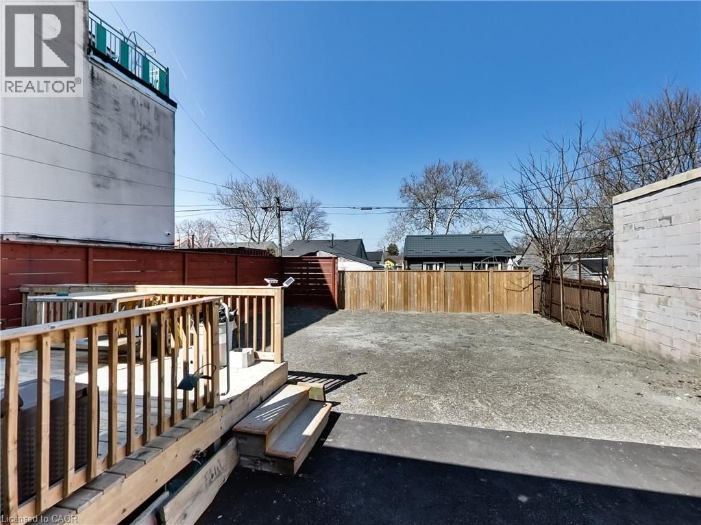 229 PARKDALE AVENUE NORTH Image 41