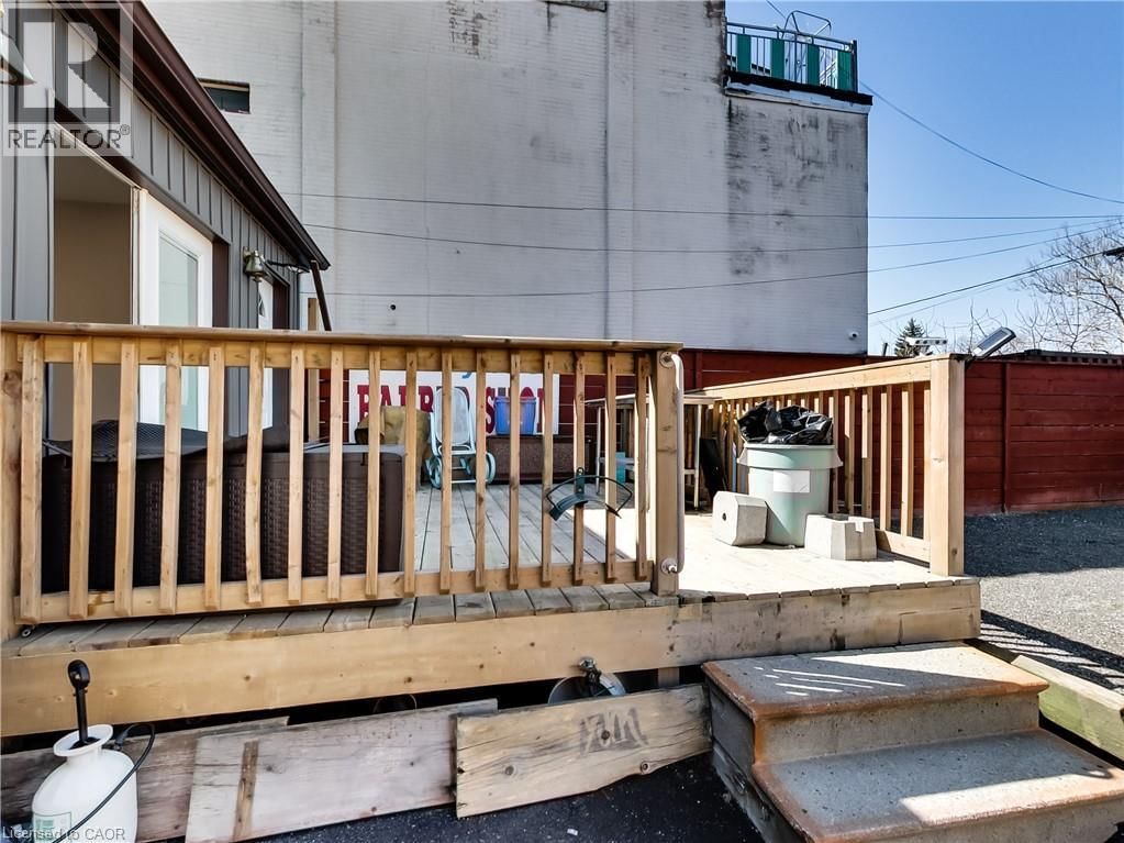 229 PARKDALE AVENUE NORTH Image 42