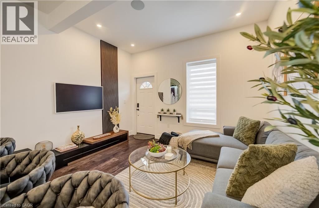 19 CEDAR STREET Image 10