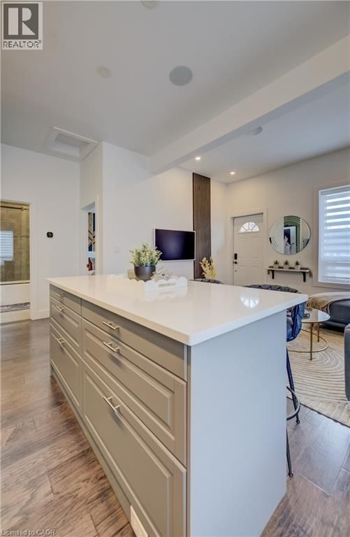 19 CEDAR STREET Image 11