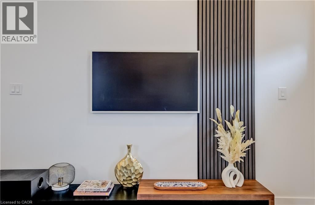 19 CEDAR STREET Image 16