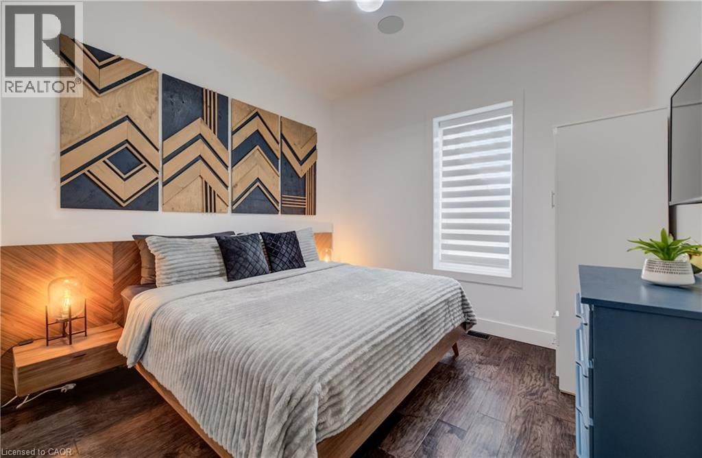 19 CEDAR STREET Image 21