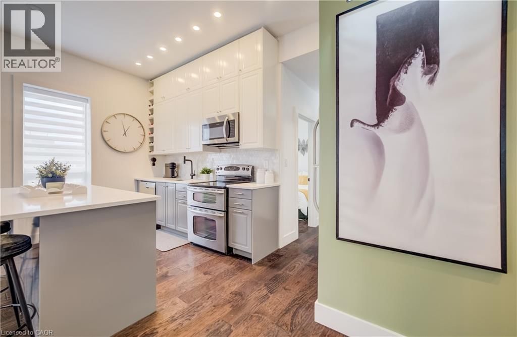 19 CEDAR STREET Image 24