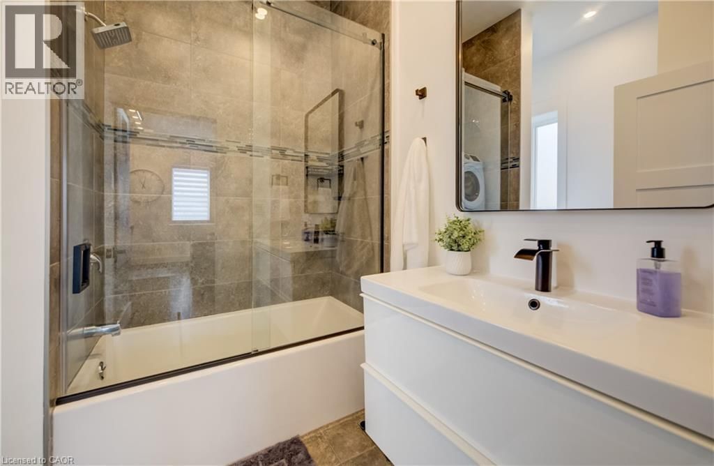 19 CEDAR STREET Image 27