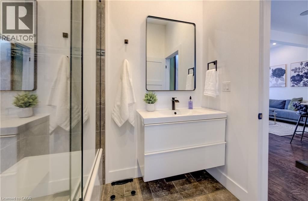 19 CEDAR STREET Image 30