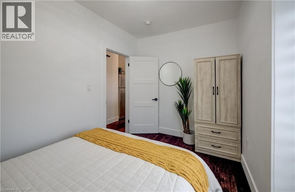 19 CEDAR STREET Image 32