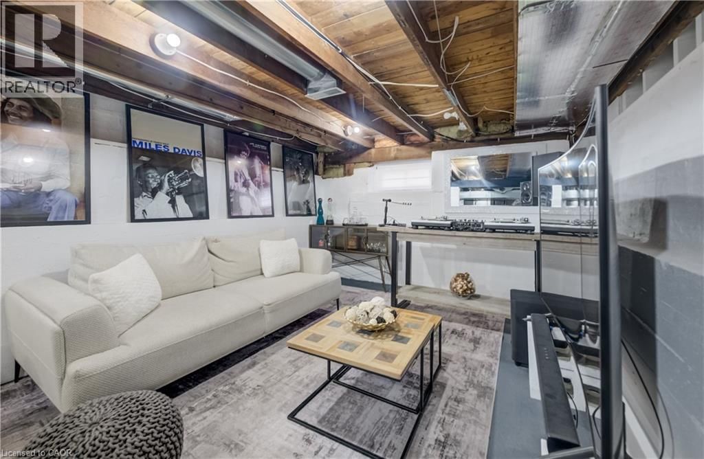 19 CEDAR STREET Image 34