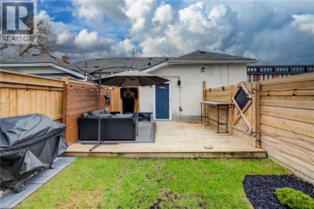 19 CEDAR STREET Image 44