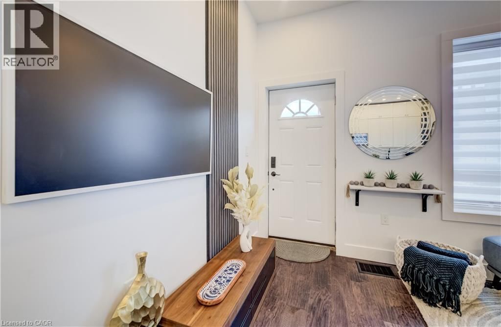 19 CEDAR STREET Image 6