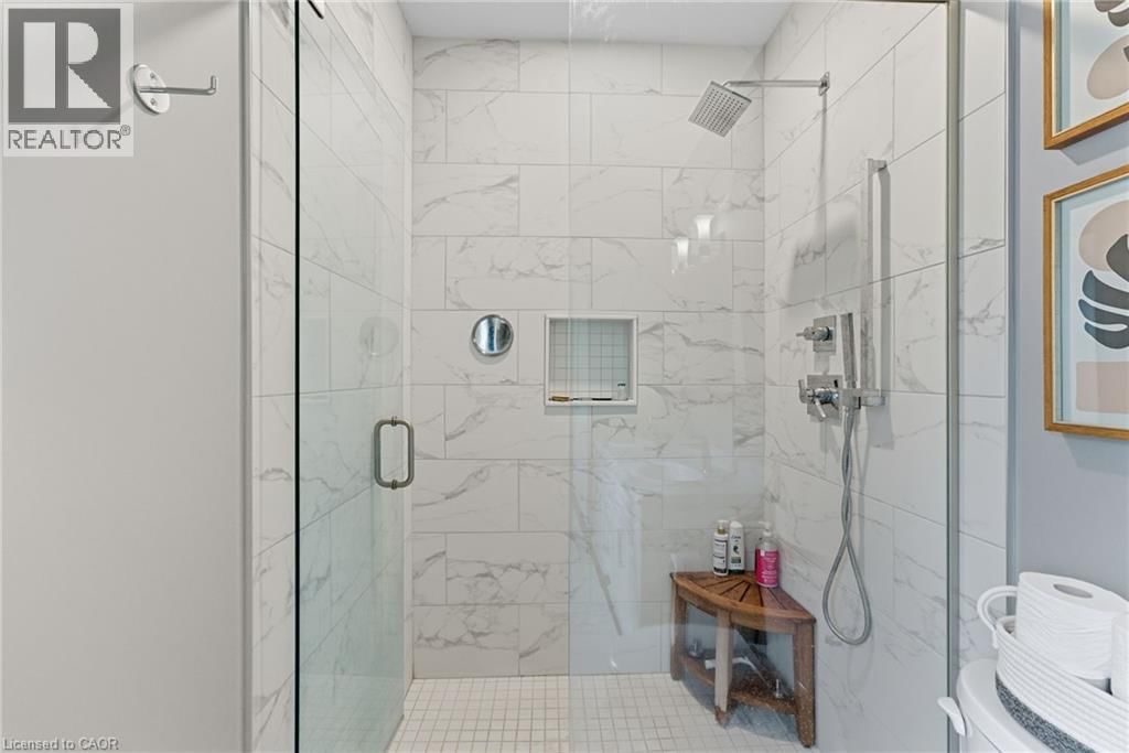 1053 BAY STREET Image 32