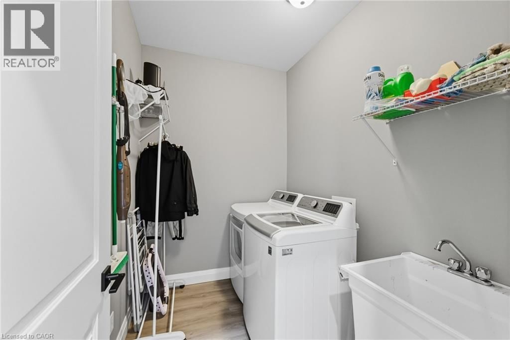 1053 BAY STREET Image 35