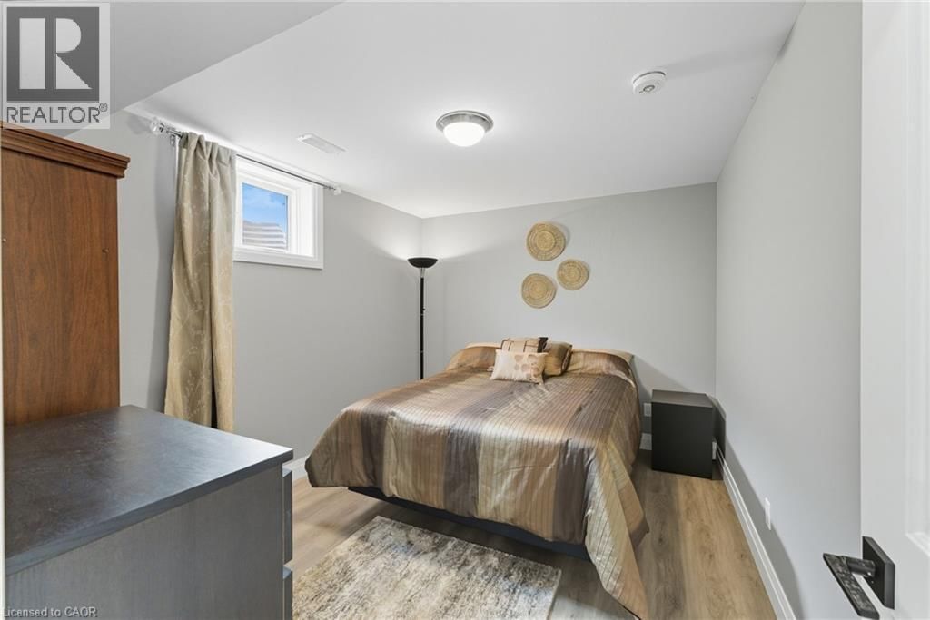 1053 BAY STREET Image 41