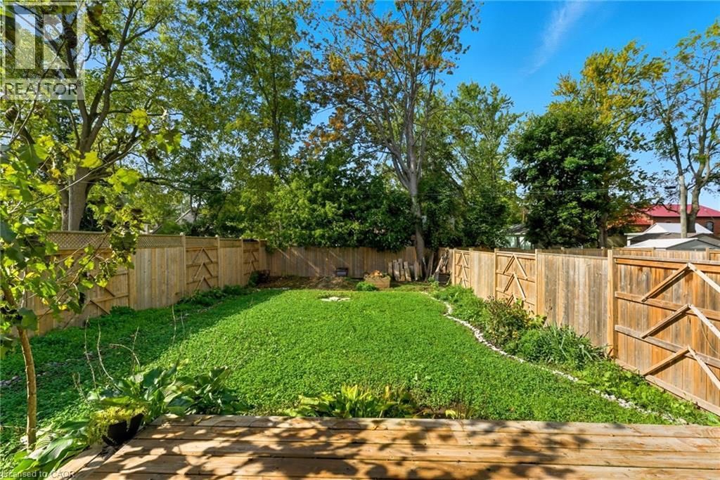 1053 BAY STREET Image 43