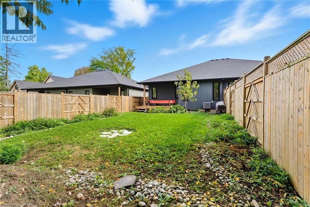 1053 BAY STREET Image 45