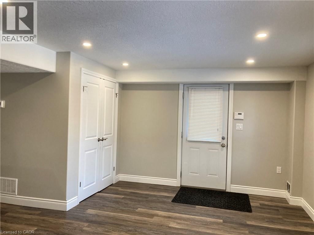 71 JANINE STREET Image 11