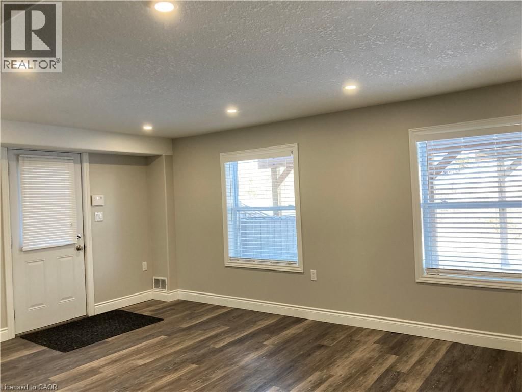 71 JANINE STREET Image 12