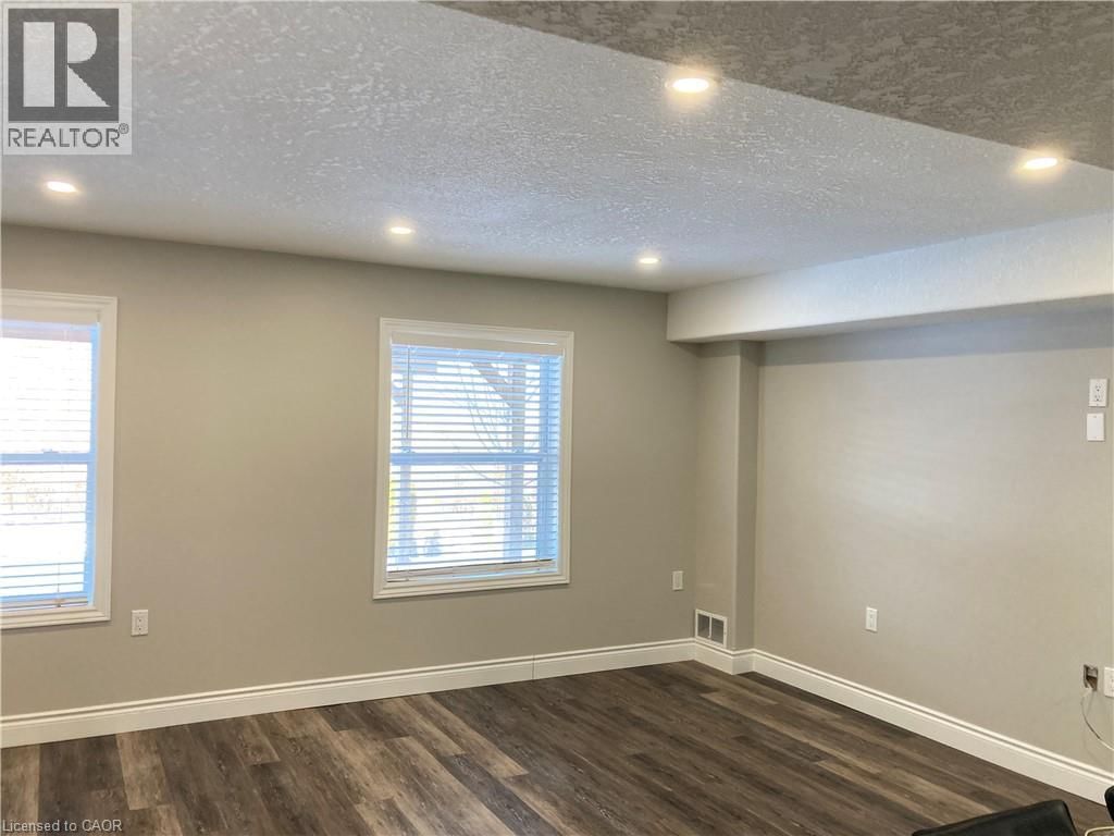 71 JANINE STREET Image 14