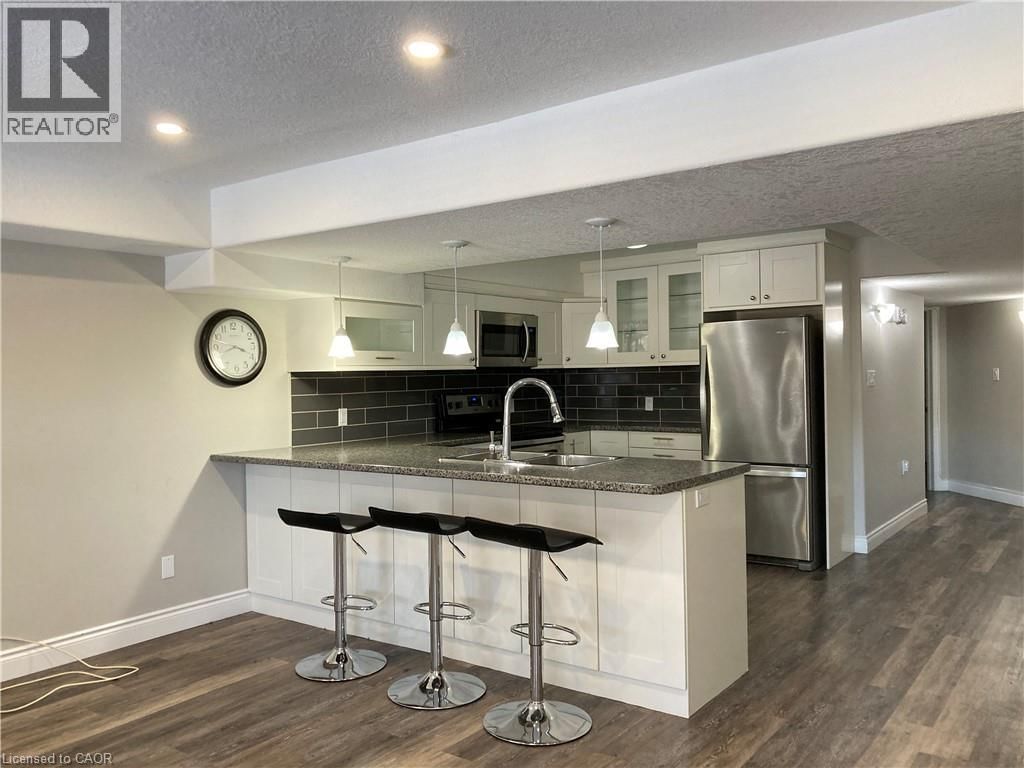 71 JANINE STREET Image 8