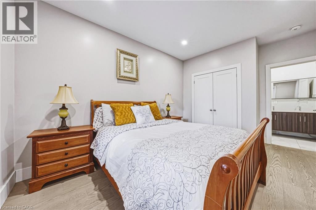 68 VANSITMART AVENUE Image 13