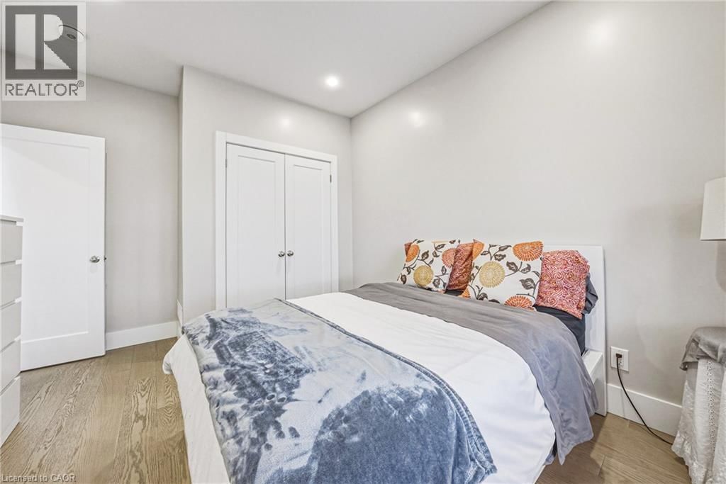 68 VANSITMART AVENUE Image 16