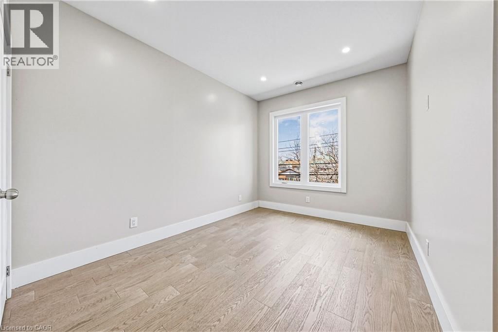 68 VANSITMART AVENUE Image 25