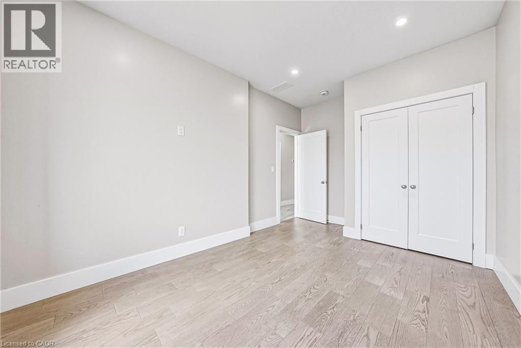 68 VANSITMART AVENUE Image 26