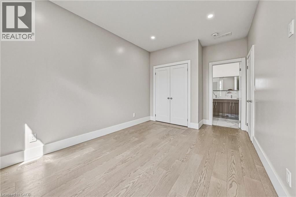 68 VANSITMART AVENUE Image 29