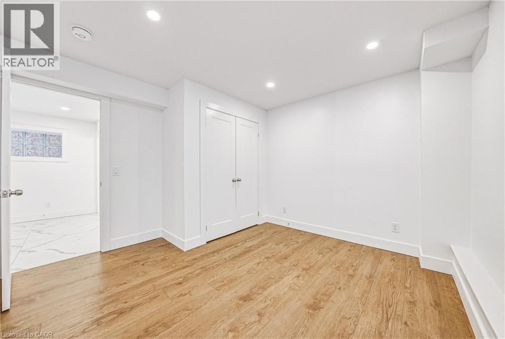 68 VANSITMART AVENUE Image 35