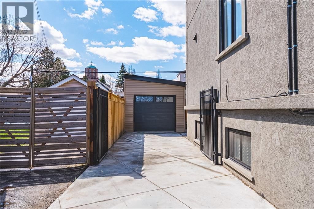 68 VANSITMART AVENUE Image 44