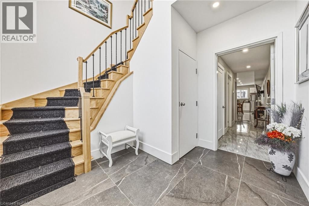 68 VANSITMART AVENUE Image 5