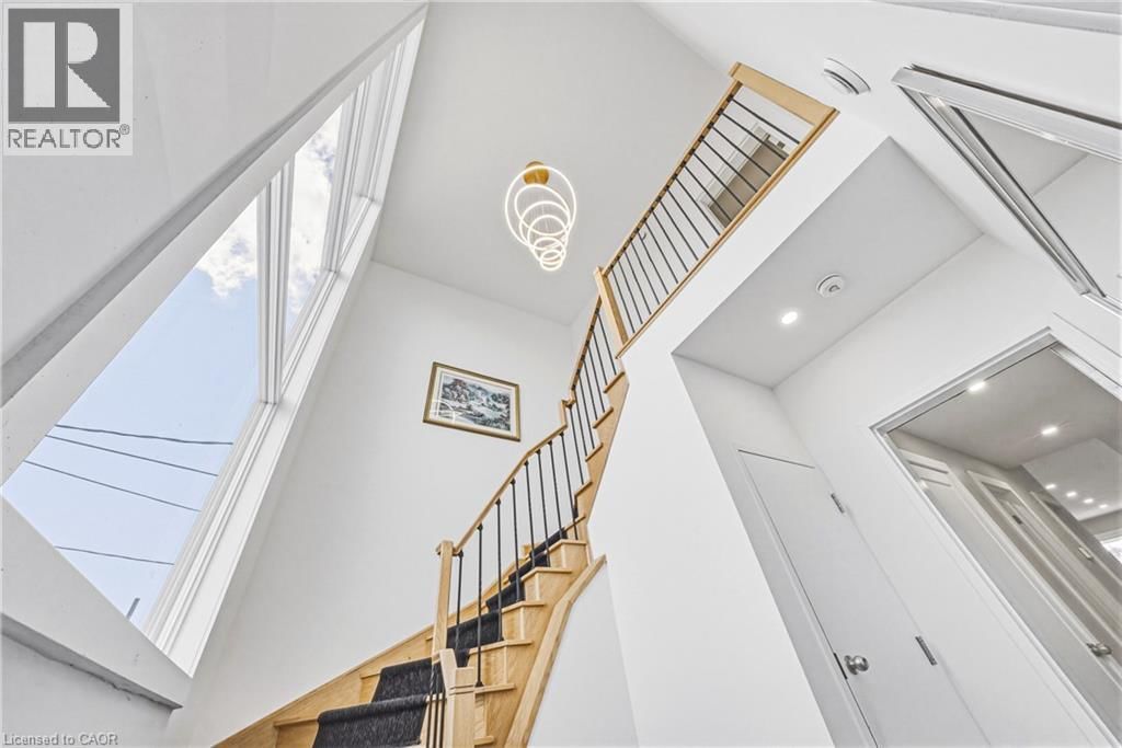 68 VANSITMART AVENUE Image 6