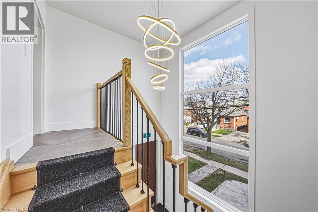 68 VANSITMART AVENUE Image 7