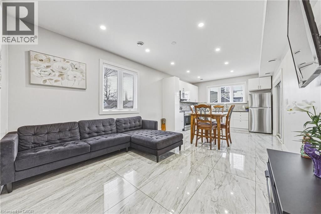 68 VANSITMART AVENUE Image 8