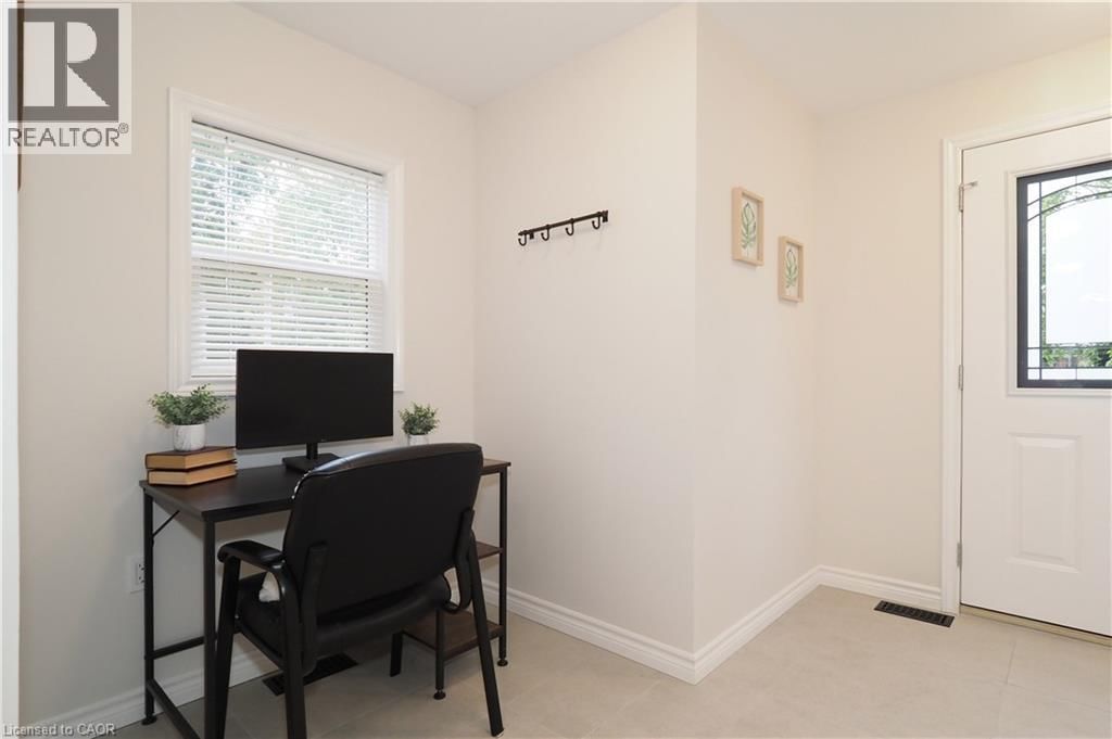 50 HOLLY TRAIL Image 35