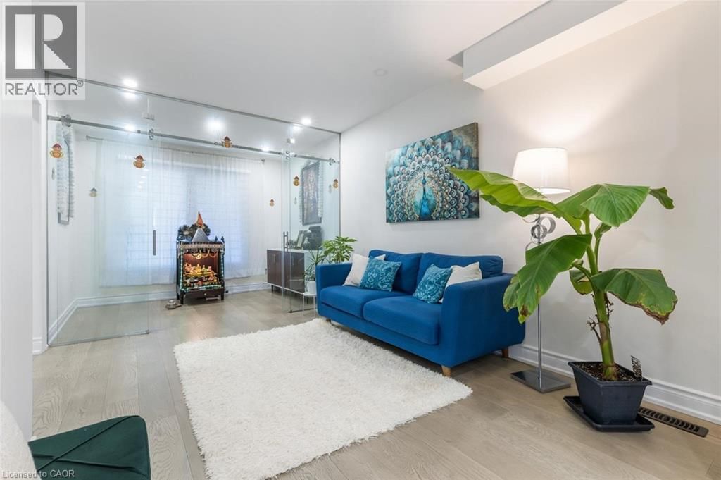 1118 AVONDALE DRIVE Image 9