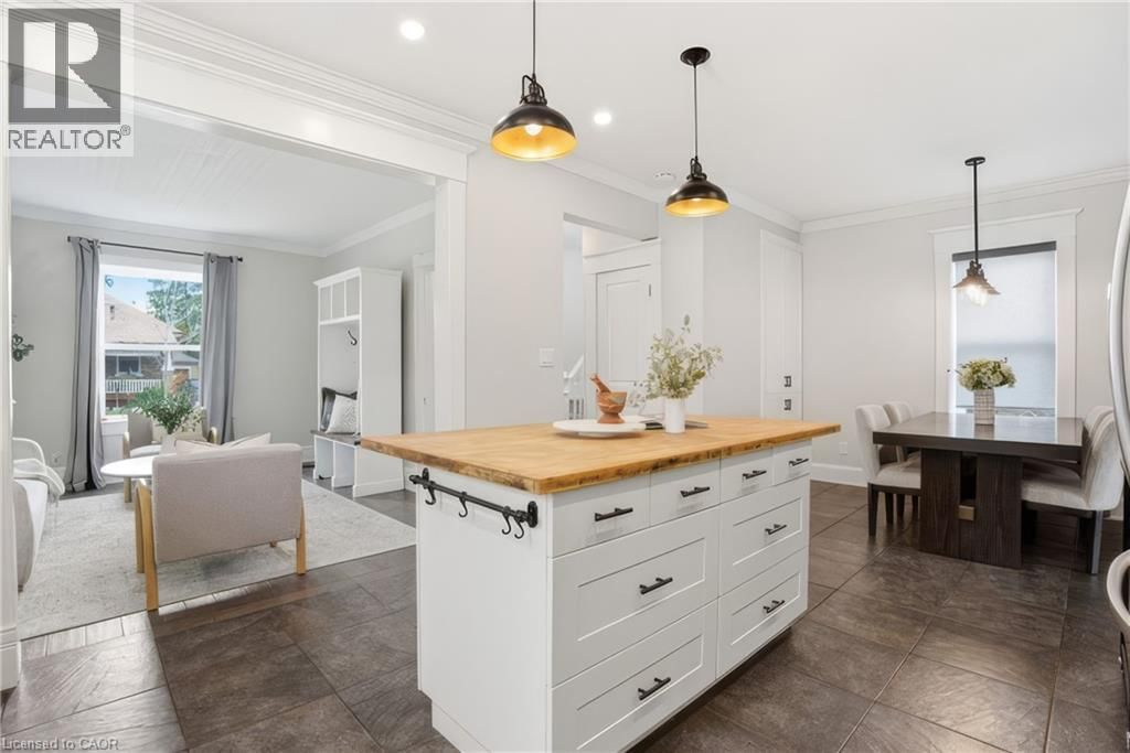 742 VINE STREET Image 11