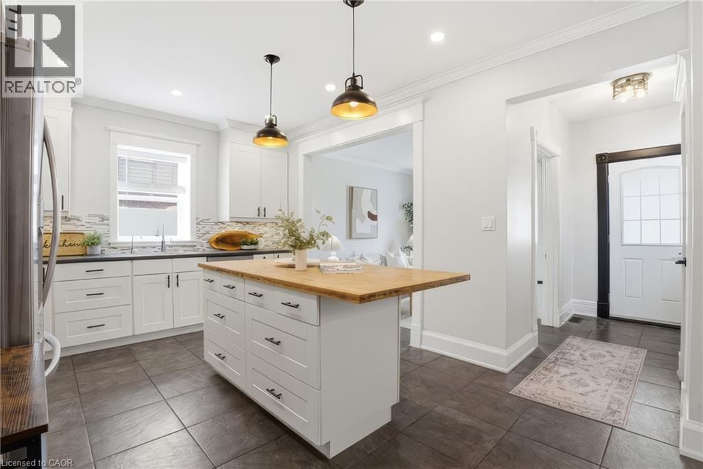 742 VINE STREET Image 9