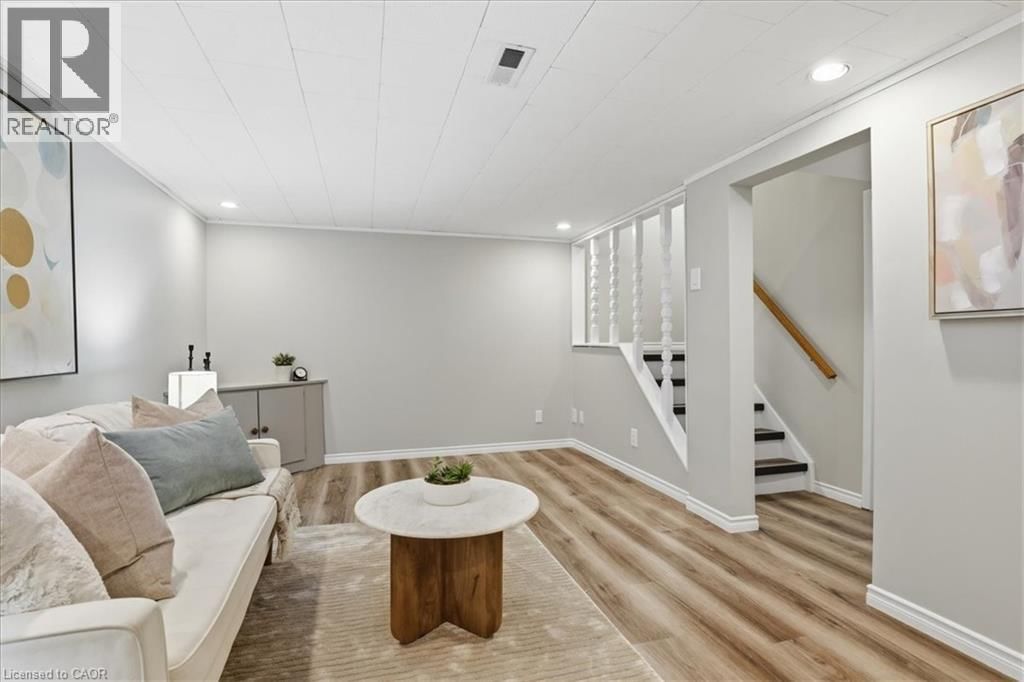 111 SELKIRK DRIVE Image 23