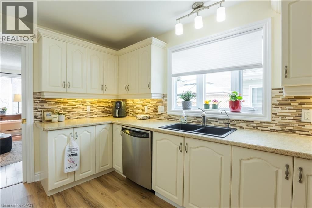 120 GLENARIFF DRIVE Image 16