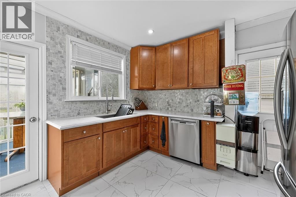 124 EAST PARK DRIVE Image 12