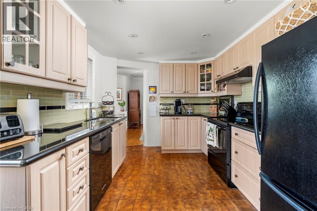 10 LANDOUR AVENUE Image 14