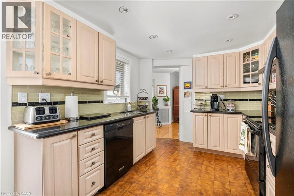 10 LANDOUR AVENUE Image 16