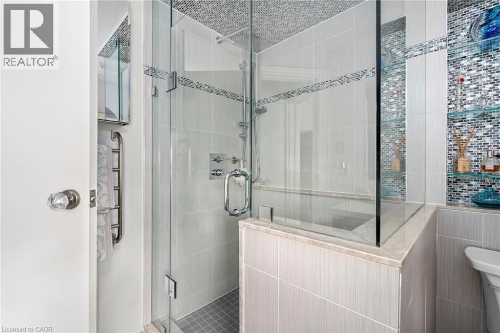 10 LANDOUR AVENUE Image 24