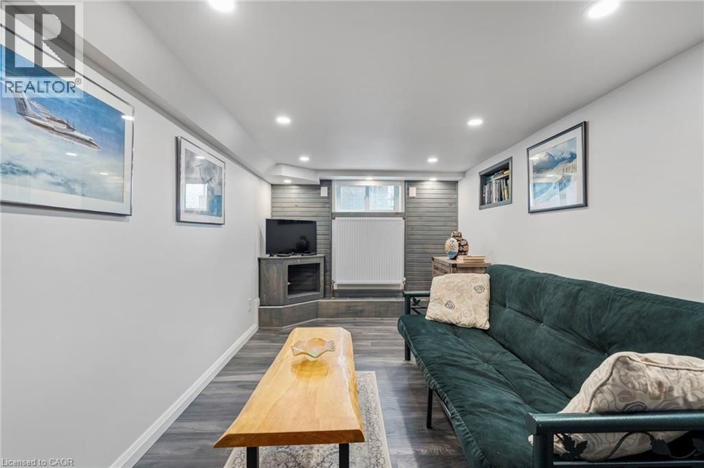 10 LANDOUR AVENUE Image 26