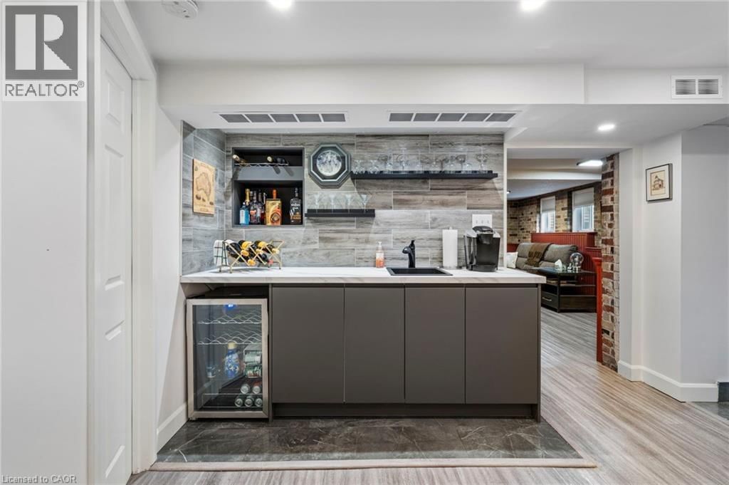 10 LANDOUR AVENUE Image 28