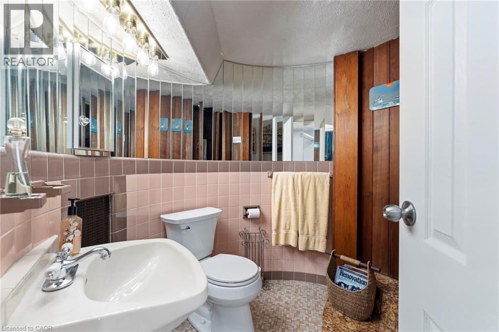 10 LANDOUR AVENUE Image 29