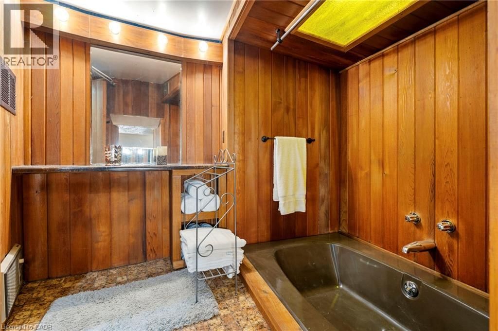 10 LANDOUR AVENUE Image 30