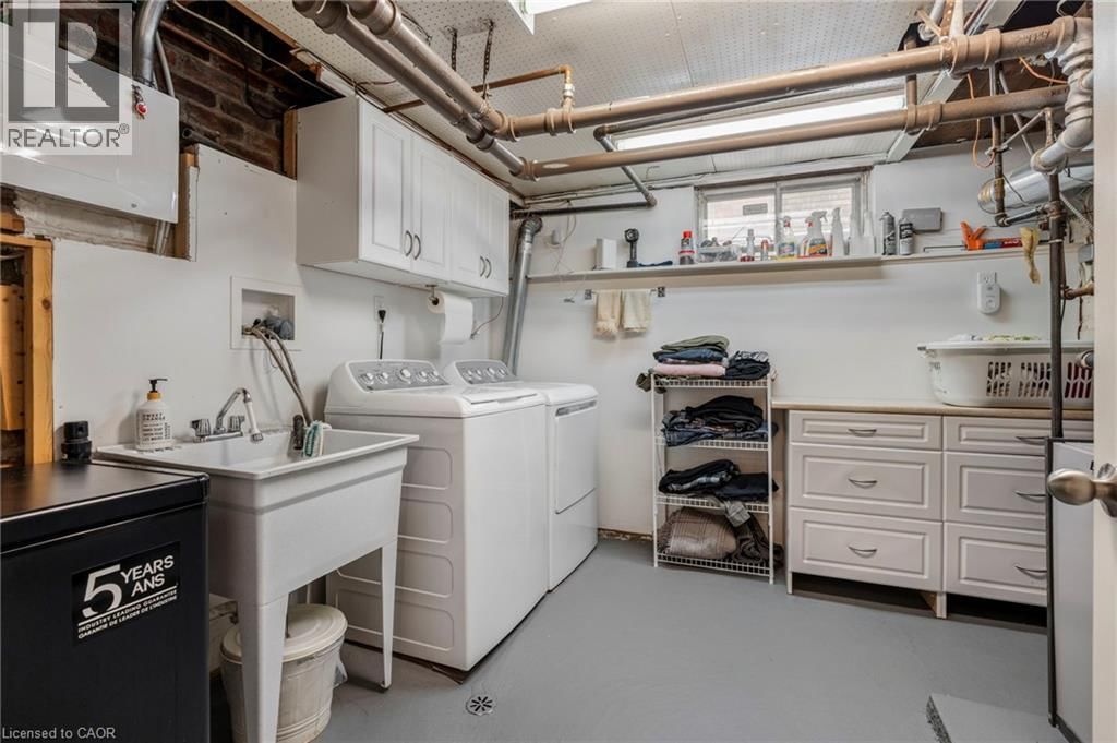 10 LANDOUR AVENUE Image 32