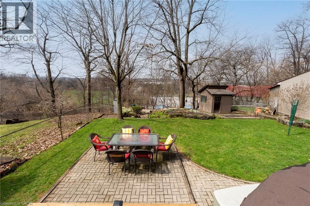 10 LANDOUR AVENUE Image 42